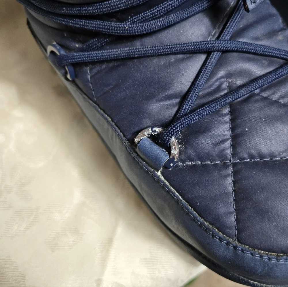 UGG Blue Winter Lace Up Quilted Moon Boots